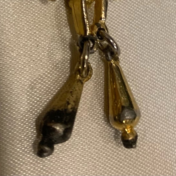 50’s/60’s gold-tone cuckoo clock roller back brooch with jeweled face - Picture 3 of 4